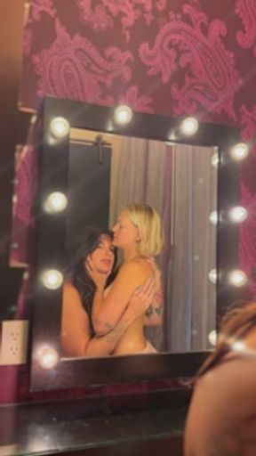 I please my girlfriend with big tits and tongue kisses