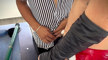 Seduzco a mi jefe mientras uso un traje navideño muy sexy - Smith