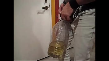 piss 4 litre bottle and play in bed 2015