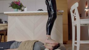 Amber Is Flattening His Face - HD 2560x1440