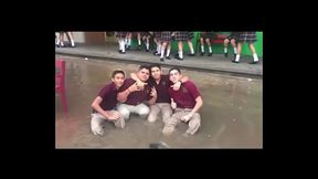 Homosapiens del CECYTE XOCHIMILCO les da la pendeja y creen que se pueden ba&ntilde_ar donde sea (pendejos en cautiverio)