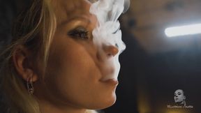 Red nails, white smoke 4K