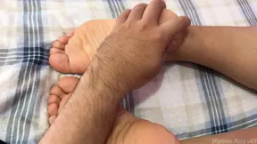 Amateur Latina MILF invites guy to train at her house