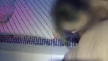 Chupando ele com a bunda virada para a c&acirc_mera e depois sentando em cima cavalgando