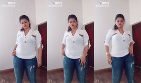 Discover the Alluring Charm of Umega Fernando: A Sri Lankan Beauty with Stunning Curves