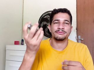 Mostrando todos os meus brinquedos sexuais!