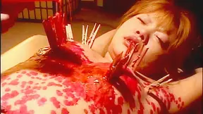 Juguetona sumisión asiática con azotes calientes