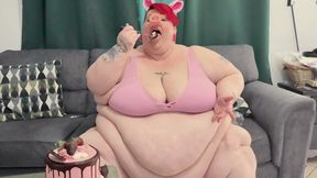 Planet-Sized Piggy Eats a Whole 5 Layer Cake SD