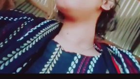 Solo Girl Goes on All Fours to Enjoy Lots of Fingering