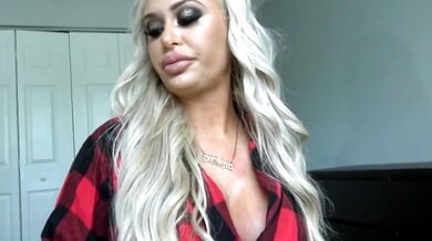 Curvy tattooed blonde Brandi Bae gives handjob and rims tan ass on bed