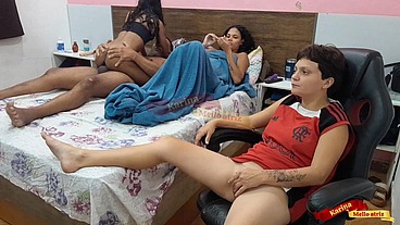 Duas amigas sapatonas veio aqui em casa e comi o cu de uma e outra ficou se tocando