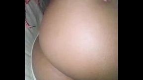 Se masturba para su novio