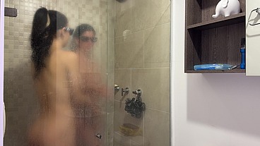 Yenifer Chacón and Alicia Trece taking a shower (rare)