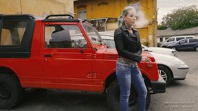 Smoker in black high heels outside HD MP4