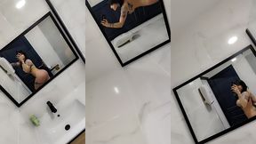 nue dans le miroir