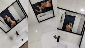 nue dans le miroir