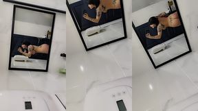 nue dans le miroir