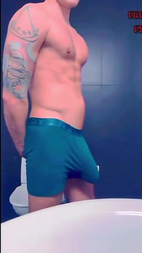I Can't Hide My Huge Bulge