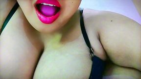 أمارس العادة السرية مع حبيبي عبر مكالمة فيديو عندما يكون زوجي خارج المنزل - فتاة جميلة ذات مؤخرة كبيرة وصدر ضخم