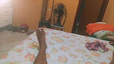 PODOLATRIA, SUBMISSA CHUPOU OS PÉS DO DONO DEPOIS GANHO ESPORRADA E TOMOU TUDO.