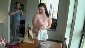 Delivery Guy Getting Anal As His Tip From Horny Milf