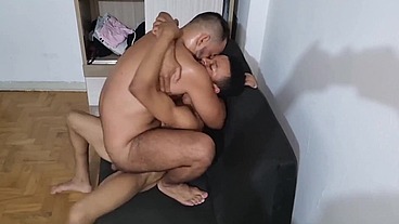 Fodendo o gostoso Socyalsemcamisa na casa do namorado dele.