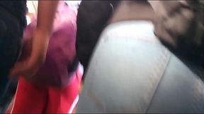 Trasero hermoso de en el colectivo