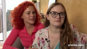 Ersties - Heißes Arschlecken auf der Twister-Matte