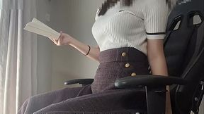 お家で本読んでたら途中でむらむらしてきちゃっておなにー始める巨乳女子