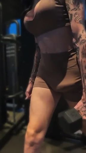 Moscardiniema big cock bulge workout