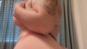 Juicy FARTS blowing out this juicy Ass!!