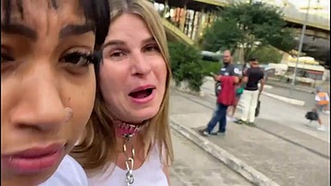 Passeando com garotas com coleiras no centro de sao paulo / Mulheres na coleira em Exibicionismo na rua / gostosas de coleira na rua
