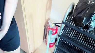 Wild Pinay Walker Gets Fuck and Creampied By Her Fan