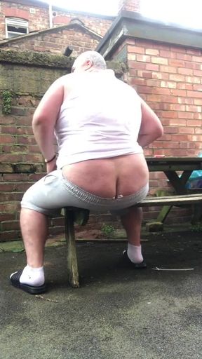 Fat Dad Smoking &amp; Wanking in the Alley