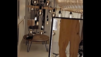 Hier, je suis partie faire les magasins avec une blouse transparente, &ccedil_a vous...
