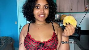 Gordinha rabuda fodendo de quatro Juliana coxta levando tapa e sentando no motel vlog sacana cortando abacaxi