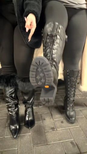 Laarzen worship/ boots worship (dutch)