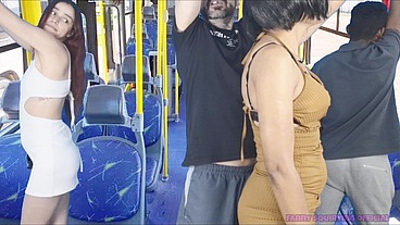 Gozada na bunda grande da dona no ônibus em publico