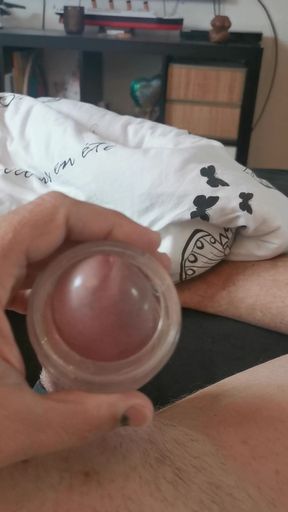 Quickshot masturbator too small for bigger cocks