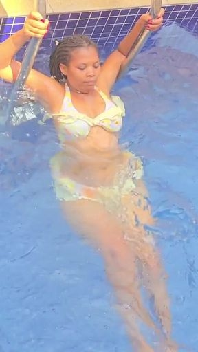 Rich Woman Masturbate in Her Swimming Pool