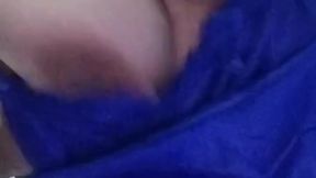 Madura cachonda tetona juego con mis enormes tetas y me masturbo para ti quiero follame