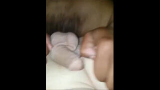 Fekete és fehér meleg fickó intenzív, kemény, bareback anális akcióban