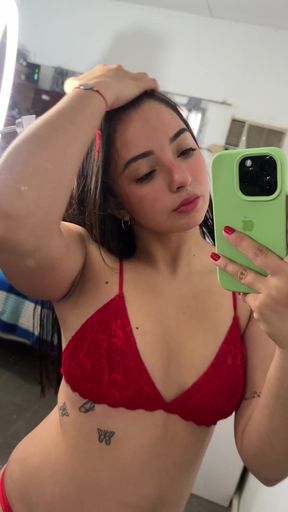 Teen on OnlyFans shows off her tits