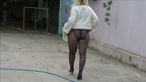 Nylon humongous booty-Upskirt woman