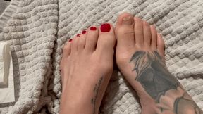 SMALL FEET NEED A PEDICURE - MP4 Mobile Version
