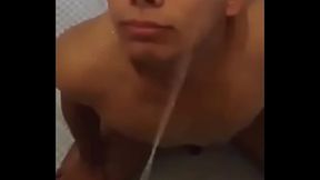 gay , lluvia dorada, solo en casa, cacero