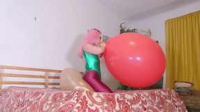 Galas Holiday Red 36" Balloon B2P & Gold Balloon Sit Pop - mp4