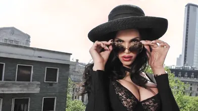 Billiards lessons for the explosive Raphaella Ferrari