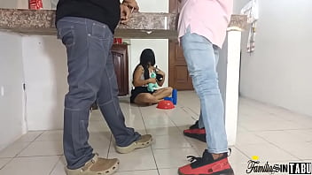 Curiosa teen se come la polla de un extra&ntilde_o, padrastro pendejo le folla a su hijastra sin que se de cuenta, ful creampier en el co&ntilde_o extrecho de caliente chica de culo grande