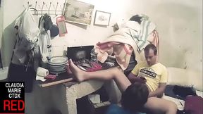 A house full of trash and a couple who don'_t like to have sex in the dirt